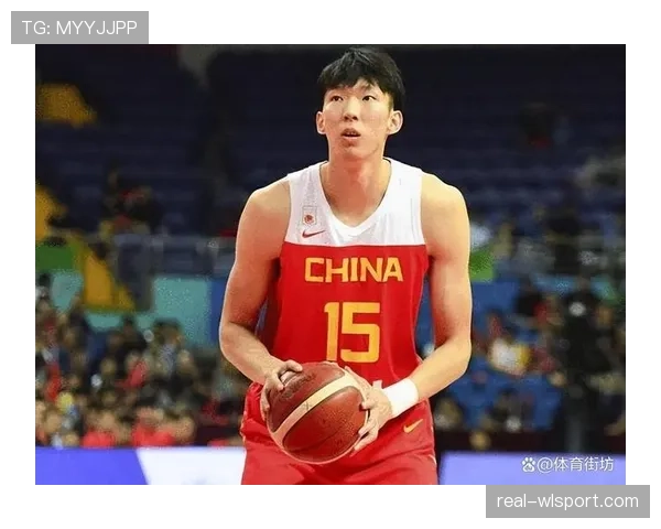 周琦站在人群里,那种随手就能买栋别墅的气场,普通人顶不住